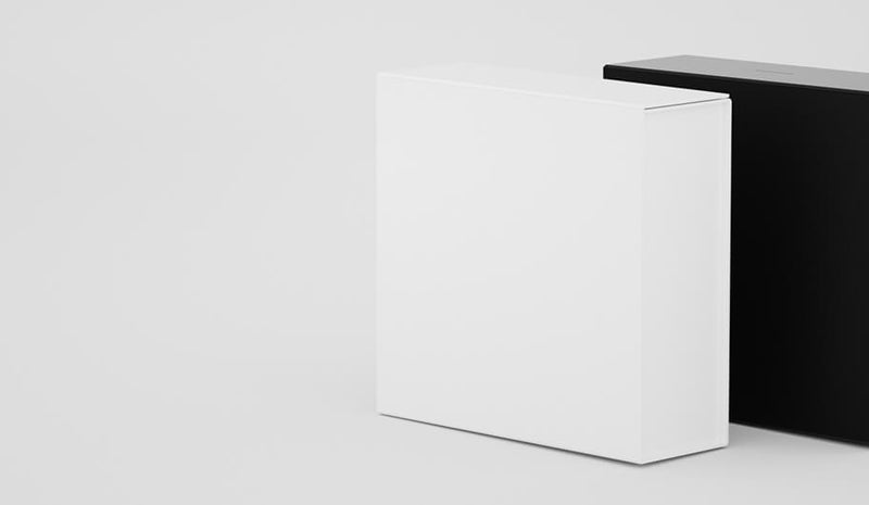 black-and-white-magnet-closure-cardboard-gift-boxes