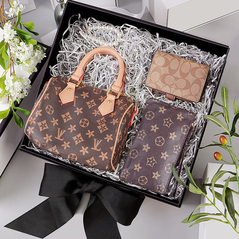 put-the-women's-handbag&wallet-in-33x31x11.5cm-black-gift-box-with-lid-and-bow-knot
