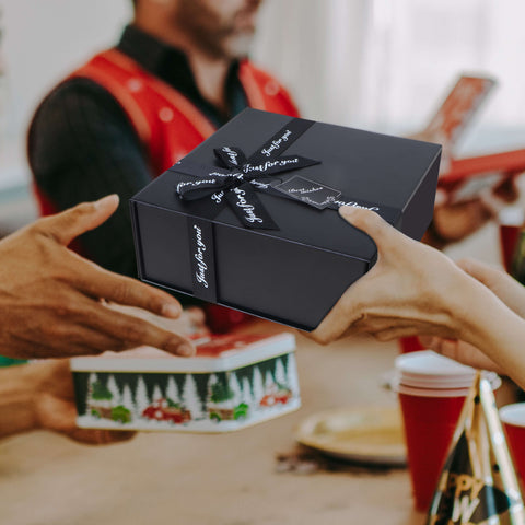 received-a-gift-scene-wrapped-in-a-38.5x35x12.8cm-black-gift-box-with-crossing-ribbon