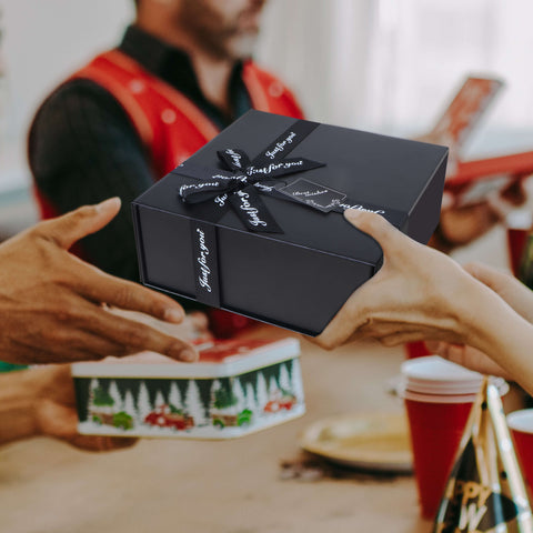 21x19x8.8cm-received-a-gift-scene-wrapped-in-a-black-gift-box-with-crossing-ribbon